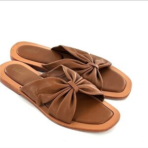 Crevo Leather Kitty Bow Slide Sandals. Tan. Padded footbed. Square toe. Size 7.